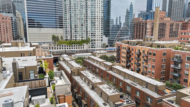 310 N Clinton Street L, Chicago, IL 60661
