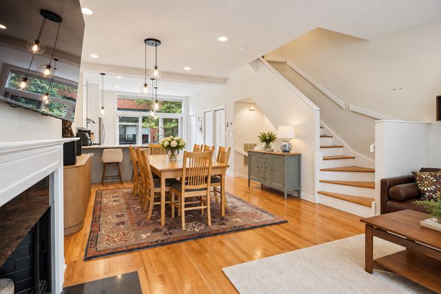 310 N Clinton Street L, Chicago, IL 60661