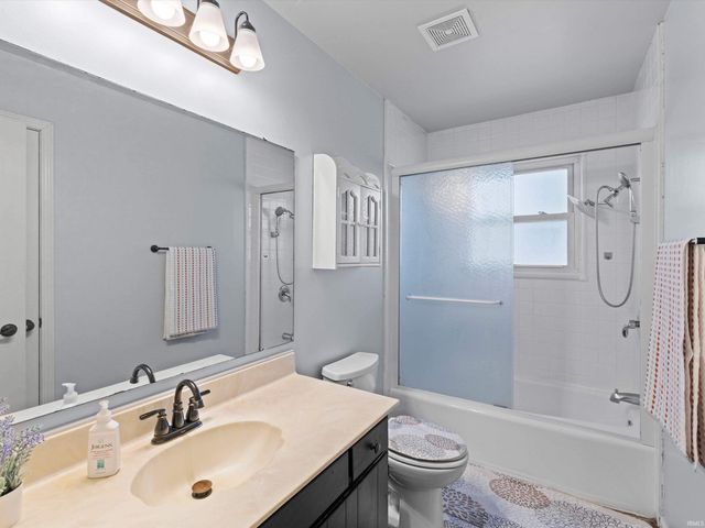 7366 Oakdale Drive, Newburgh, IN 47630