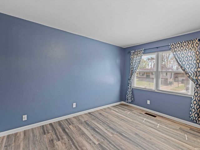 7366 Oakdale Drive, Newburgh, IN 47630