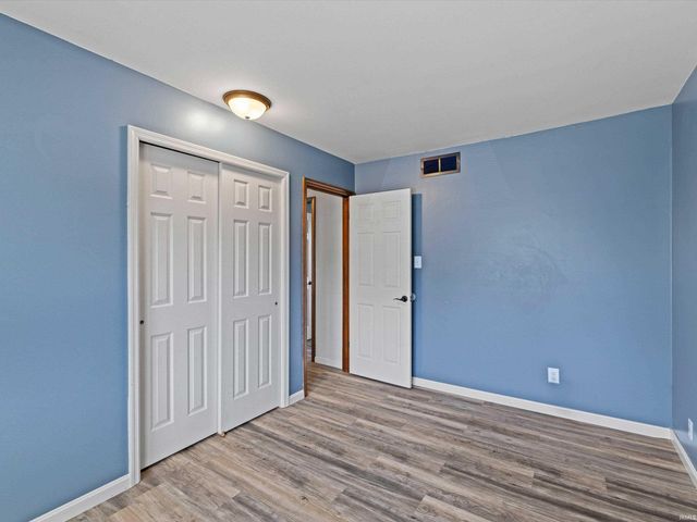 7366 Oakdale Drive, Newburgh, IN 47630