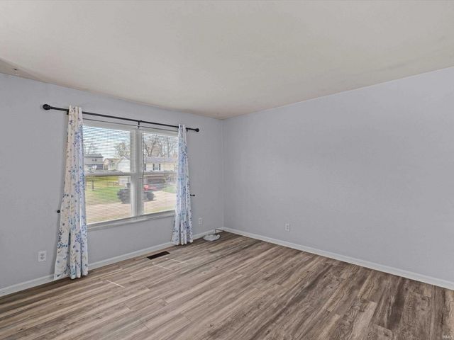 7366 Oakdale Drive, Newburgh, IN 47630