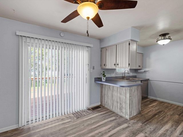 7366 Oakdale Drive, Newburgh, IN 47630