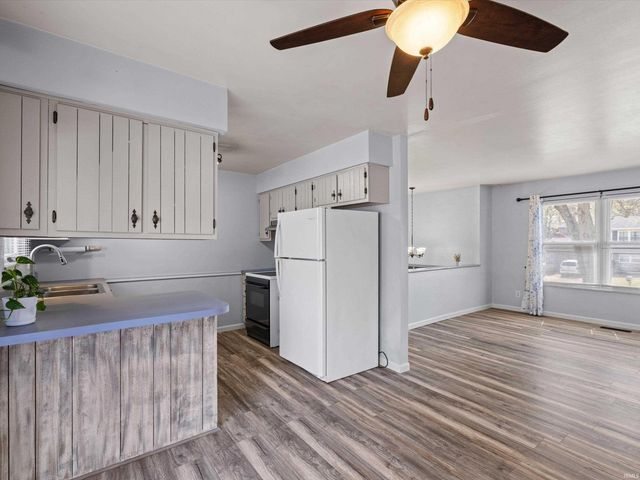 7366 Oakdale Drive, Newburgh, IN 47630