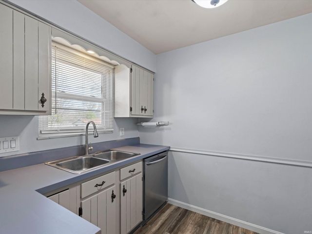 7366 Oakdale Drive, Newburgh, IN 47630