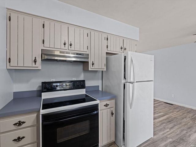 7366 Oakdale Drive, Newburgh, IN 47630