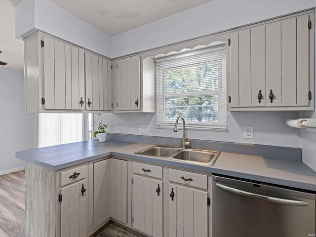 7366 Oakdale Drive, Newburgh, IN 47630