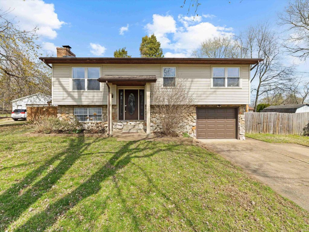 7366 Oakdale Drive, Newburgh, IN 47630