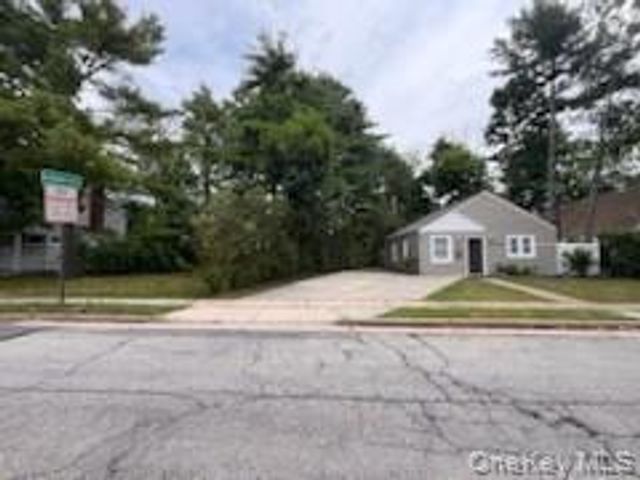 44 Commander Avenue, Hempstead, NY 11550