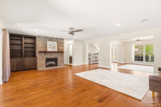 5468 Madelines Way, Pace, FL 32571