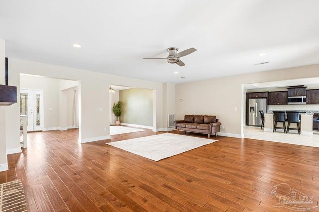 5468 Madelines Way, Pace, FL 32571