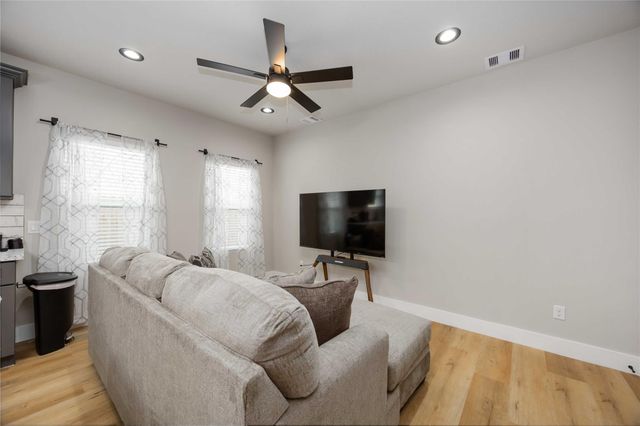 2409 Dolly Wright Street B, Houston, TX 77088