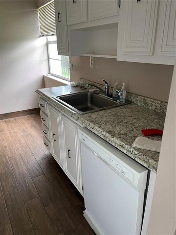 8205 NW 61st Street B-208, Tamarac, FL 33321