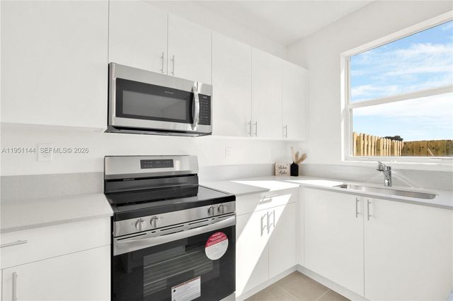 16274 SW 292nd St, Homestead, FL 33033