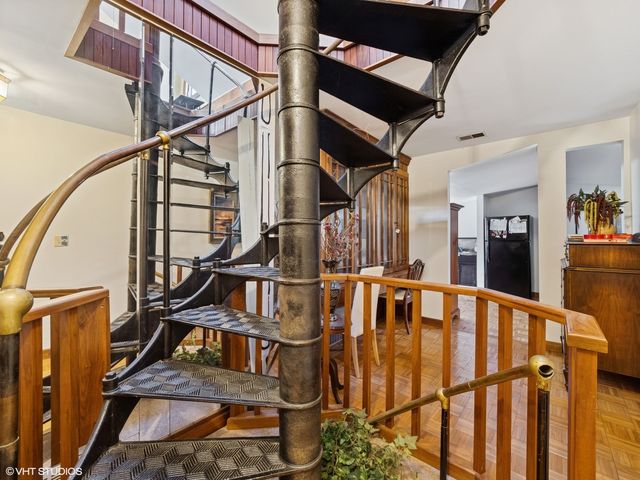 724 S Plum Grove Road, Palatine, IL 60067