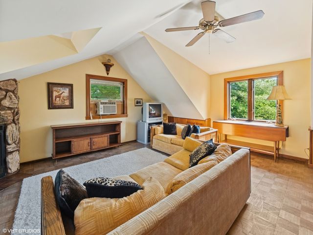 724 S Plum Grove Road, Palatine, IL 60067