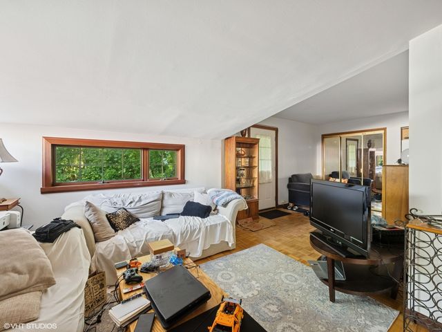 724 S Plum Grove Road, Palatine, IL 60067