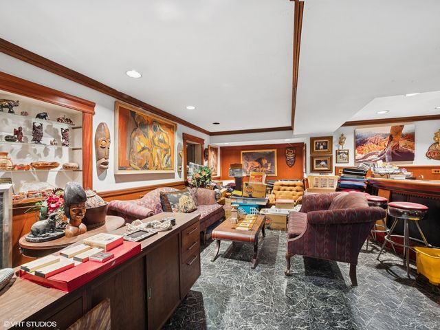 724 S Plum Grove Road, Palatine, IL 60067