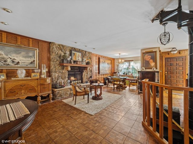 724 S Plum Grove Road, Palatine, IL 60067