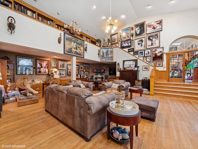 724 S Plum Grove Road, Palatine, IL 60067