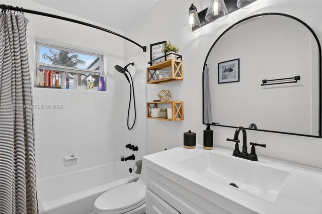 9220 Marine Dr, Cutler Bay, FL 33189