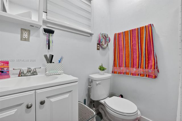 9220 Marine Dr, Cutler Bay, FL 33189