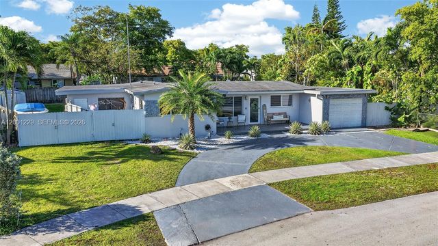 9220 Marine Dr, Cutler Bay, FL 33189