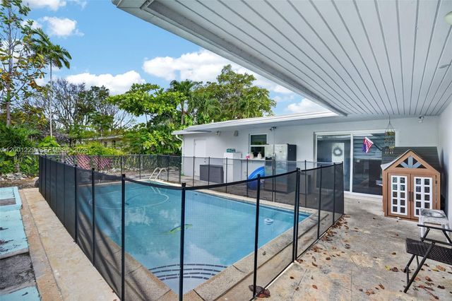 9220 Marine Dr, Cutler Bay, FL 33189