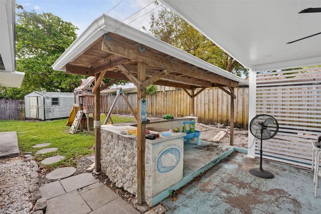 9220 Marine Dr, Cutler Bay, FL 33189