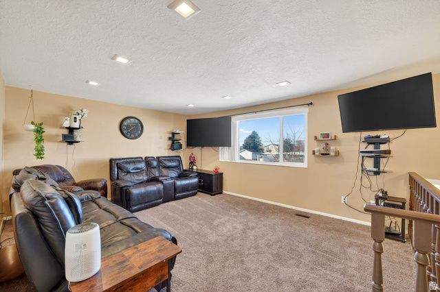 911 S 1500 E, Clearfield, UT 84015