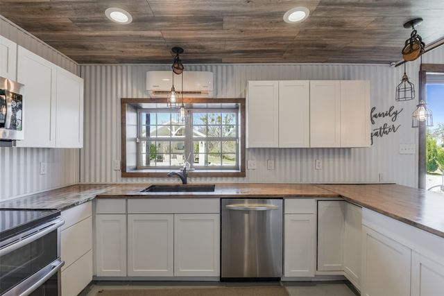 12360 Wagon Bow Drive, Burleson, TX 76028