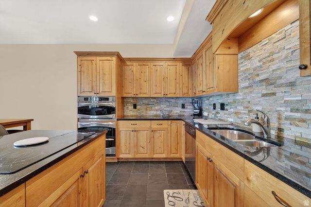 7218 S VIANSA CT, Midvale, UT 84047