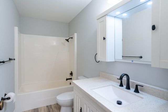 5581 N MAPLE CT, Columbia, MO 65202