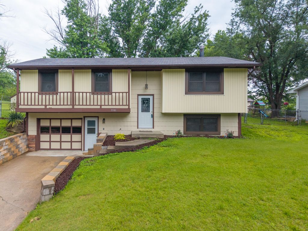 5581 N MAPLE CT, Columbia, MO 65202