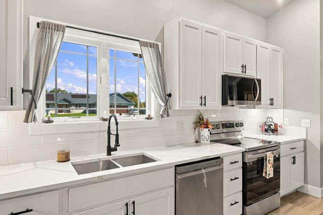 3107 Rockport Park Drive, Janesville, WI 53548