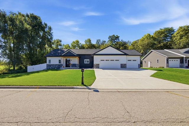 3107 Rockport Park Drive, Janesville, WI 53548