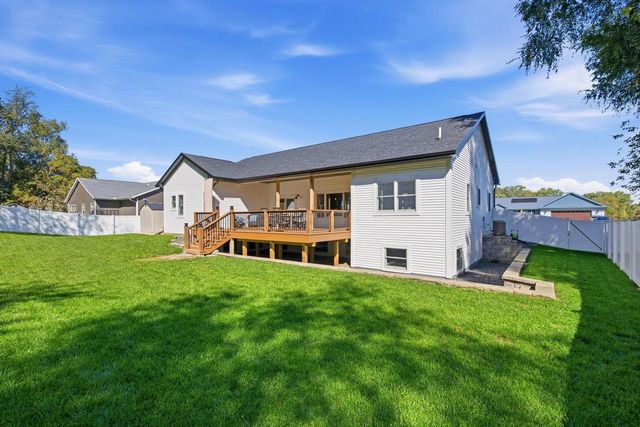 3107 Rockport Park Drive, Janesville, WI 53548
