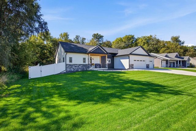 3107 Rockport Park Drive, Janesville, WI 53548