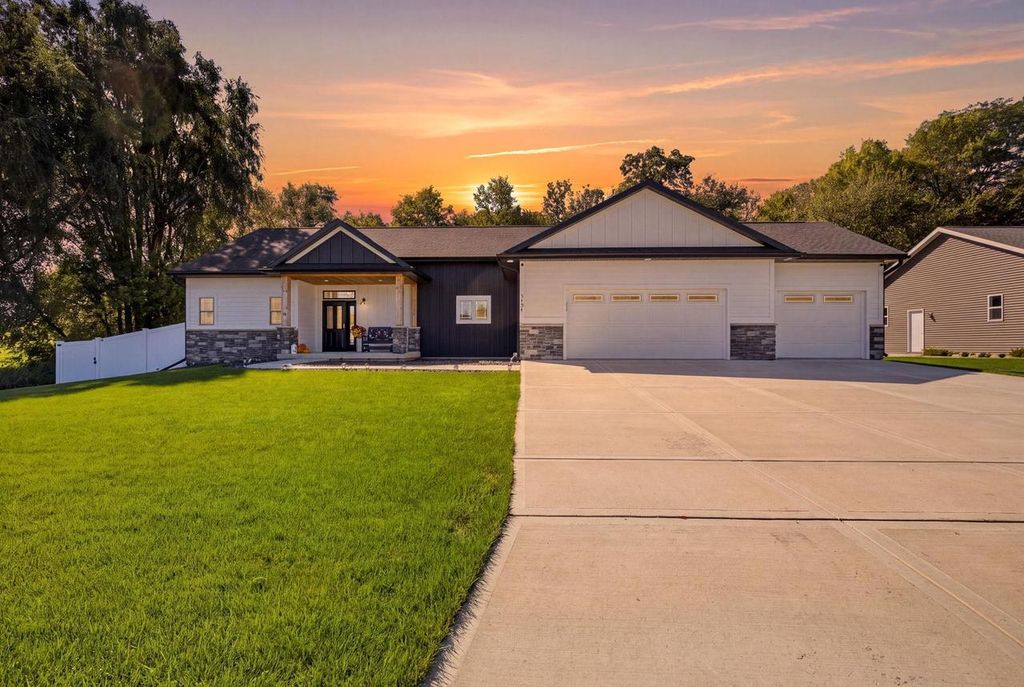 3107 Rockport Park Drive, Janesville, WI 53548