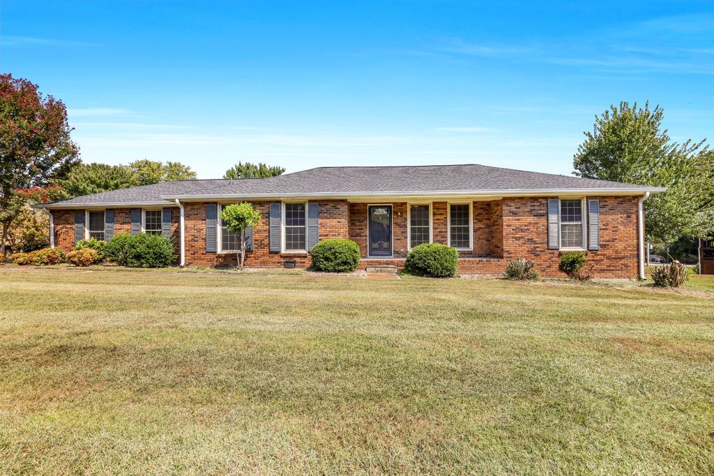 208 General Forrest Dr, Springfield, TN 37172