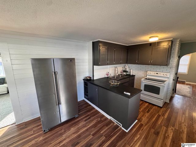 8304 Oakwood Street, Omaha, NE 68127