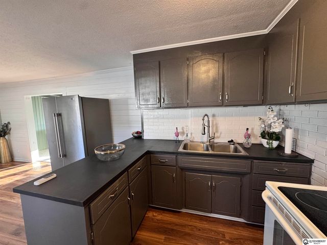 8304 Oakwood Street, Omaha, NE 68127