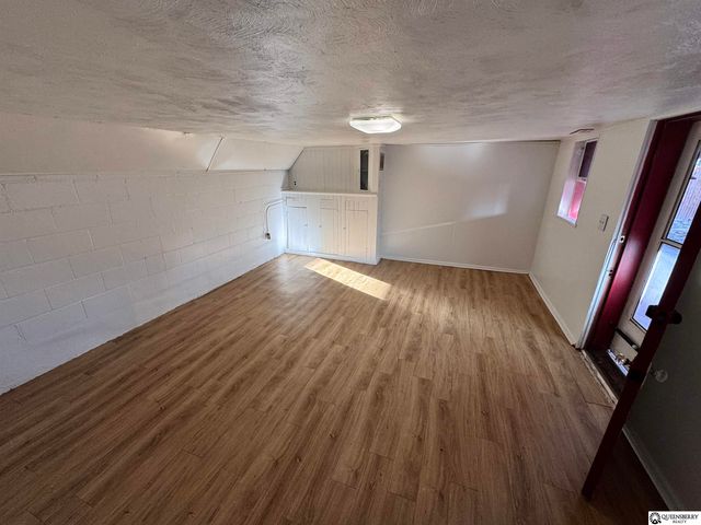 8304 Oakwood Street, Omaha, NE 68127