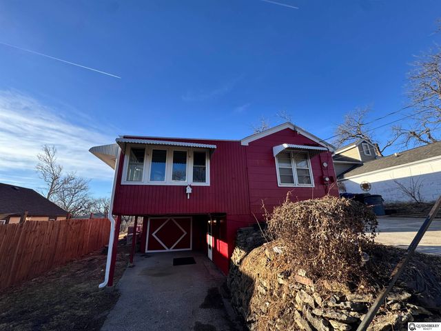 8304 Oakwood Street, Omaha, NE 68127