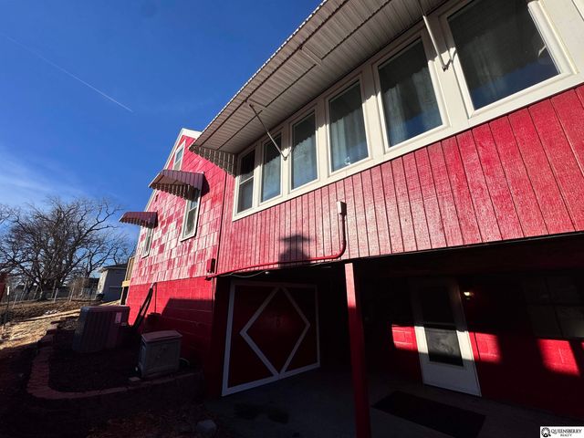 8304 Oakwood Street, Omaha, NE 68127