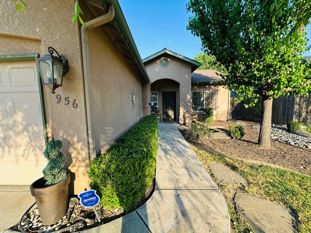 956 N Villa, Porterville, CA 93257