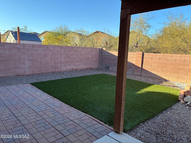 884 W Placita El Cauce Rico, Green Valley, AZ 85614
