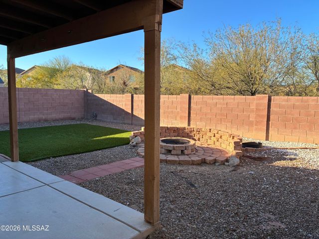 884 W Placita El Cauce Rico, Green Valley, AZ 85614