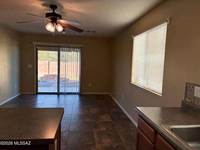 884 W Placita El Cauce Rico, Green Valley, AZ 85614