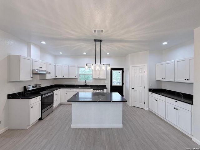 104 Flor Del Sol, San Antonio, TX 78264